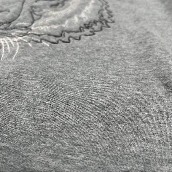 TWO BY VINCE CAMUTO tiger embroidery soft grey sweater, size PM - Picture 7 of 13